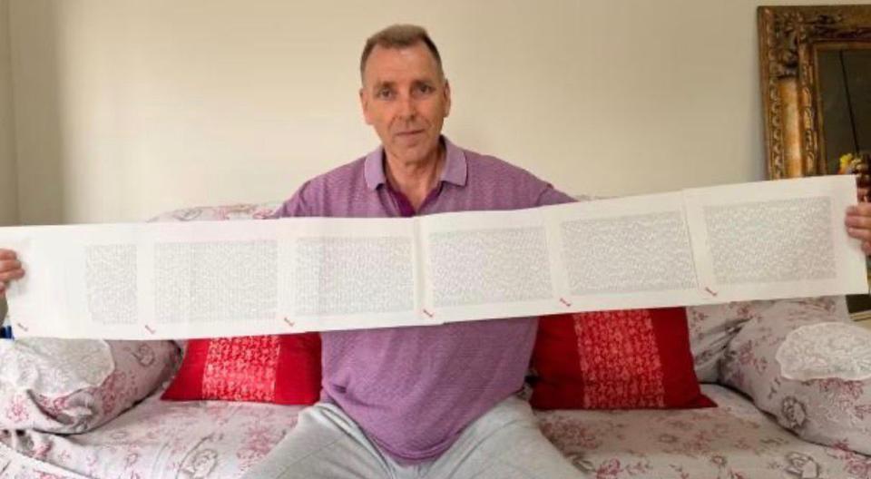 Adını söylemesi tam 20 dakika sürüyor