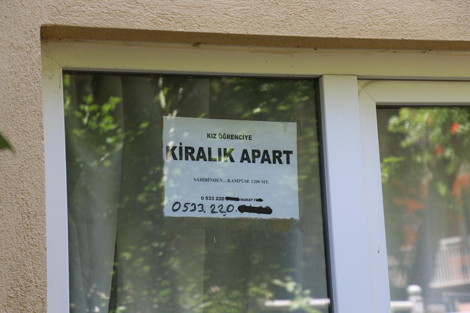 APARTA CASUS KAMERALAR YERLEŞTİREN İŞLETMECİ KIZ ÖĞRENCİLERİ HEDEF ALMIŞ KENDİSİNİ 'ÖĞRENCİ DOSTU' OLARAK TANITAN APART İŞLETMECİSİNİN KİRALIK İLANLARINDA KIZ ÖĞRENCİ DETAYI PES DEDİRTTİ