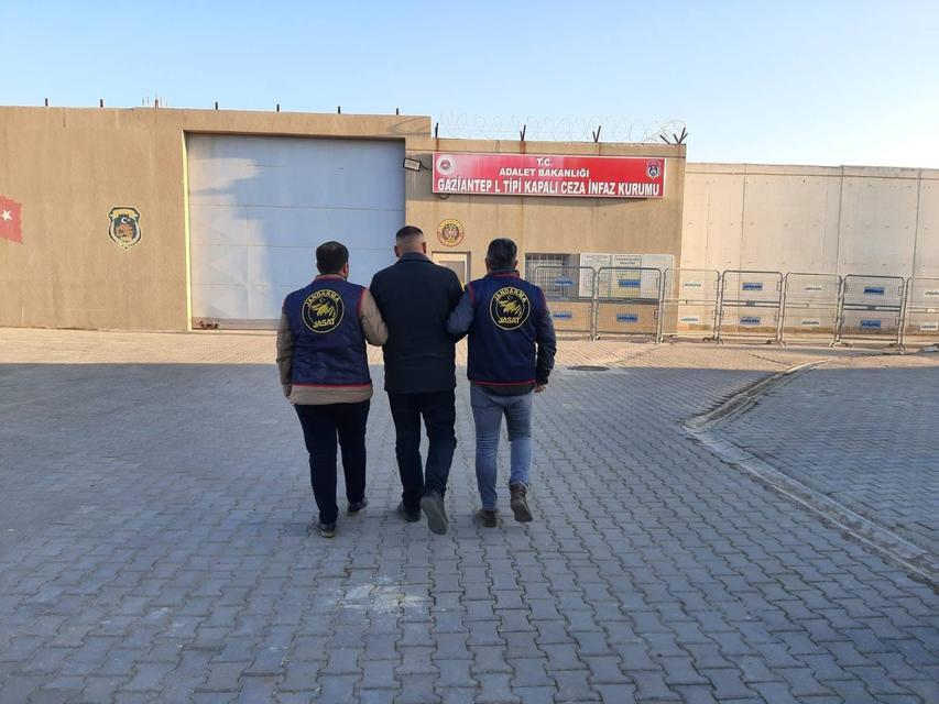 KESİNLEŞMİŞ 11 YIL CEZASI BULUNAN FİRARİ YAKALANDI