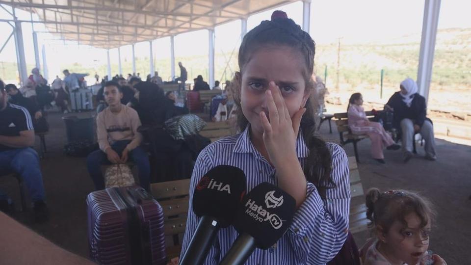Türkiye'de doğup büyüyen 9 yaşındaki Suriyeli çocuk, gözyaşları içerisinde "Türkiye benim ikinci vatanım" sözleriyle ülkesine döndü