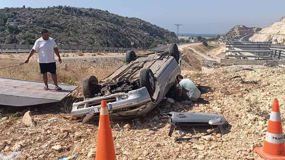 Otomobil karşı şeride geçip takla attı: 1 ölü, 1 yaralı