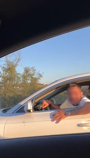 Makas atan sürücü trafiği tehlikeye soktu