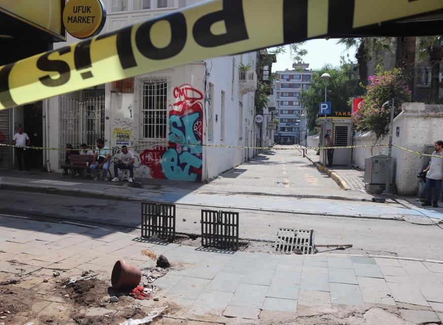 İki kişi sokak ortasında elektrik akımına kapılarak can verdi