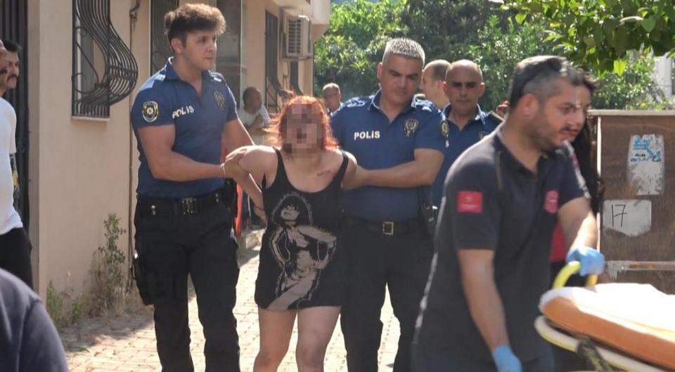 Kendini eve kilitledi, evi ateşe vermeye çalıştı!