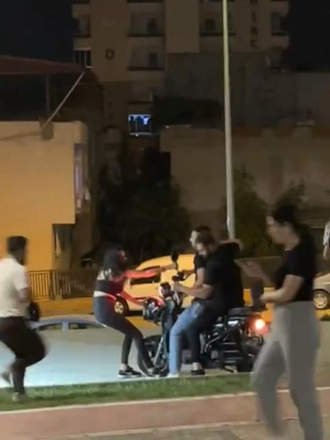 Alkollü kız ortalığı birbirine kattı
