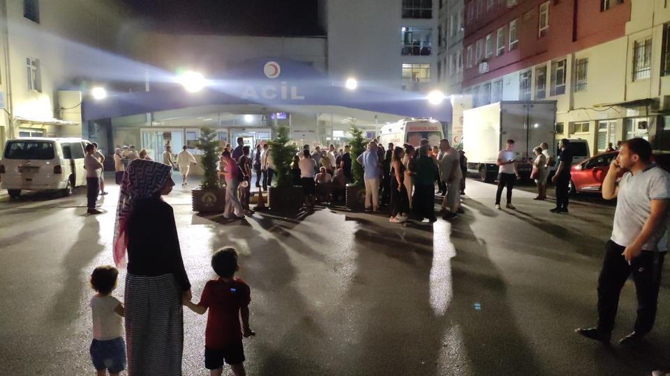 DENİZLİ'DE ÇOK SAYIDA MAHKUM ZEHİRLENME NEDENİYLE HASTANELERE KALDIRILDI