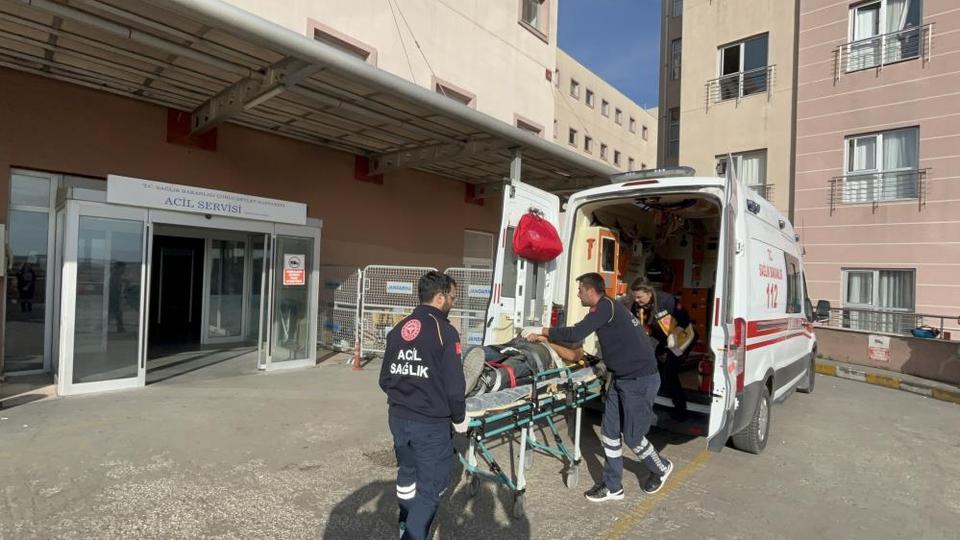İskeleden düşen işçi ağır yaralandı