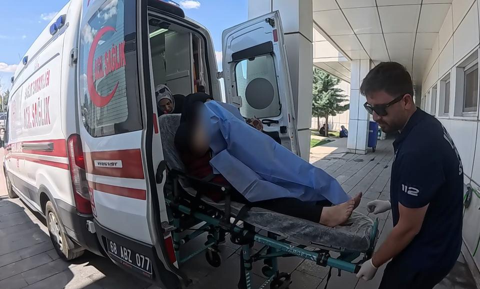 Sokaktaki kavgada ateşlenen tüfek, bahçede oturan kadını yaraladı