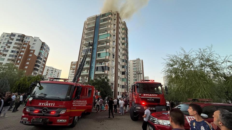 Yangında 3 kişi hayatını kaybetti
