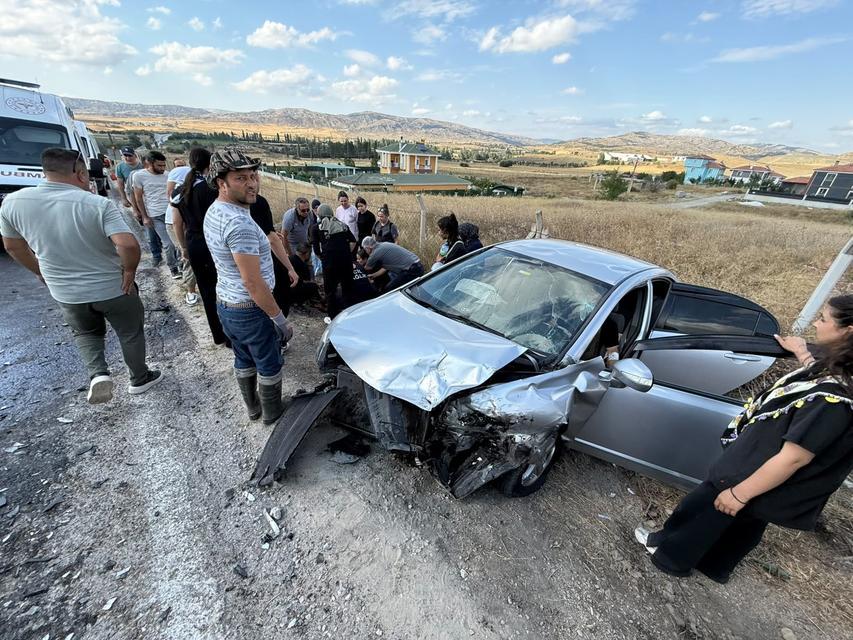 Otomobiller çarpıştı: 7 yaralı
