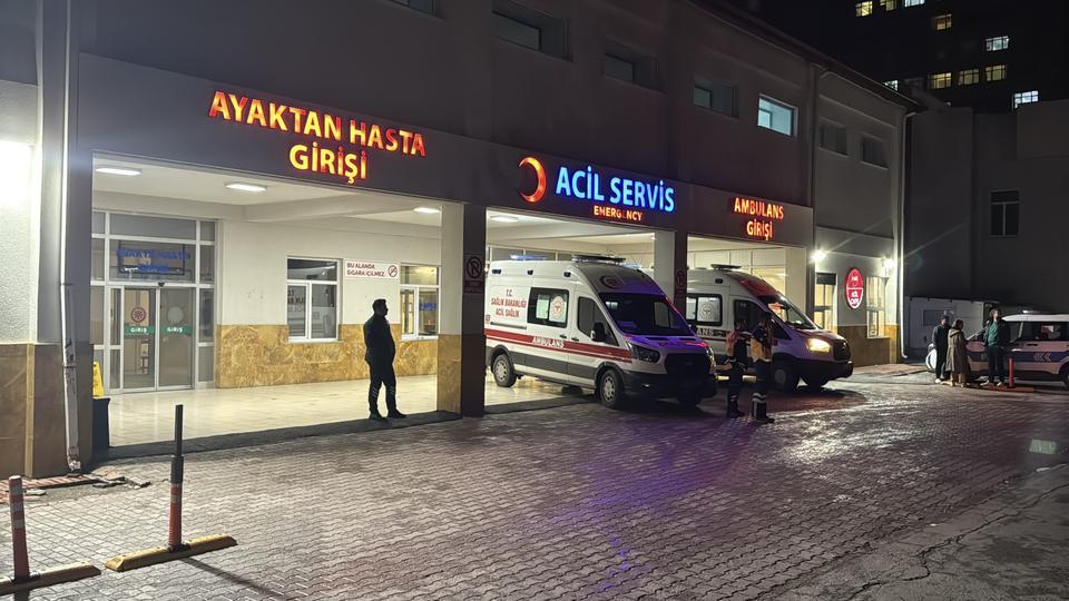 SİVAS'TA YURTTA KALAN 53 ÖĞRENCİ GIDA ZEHİRLENMESİ ŞÜPHESİYLE HASTANEYE BAŞVURDU