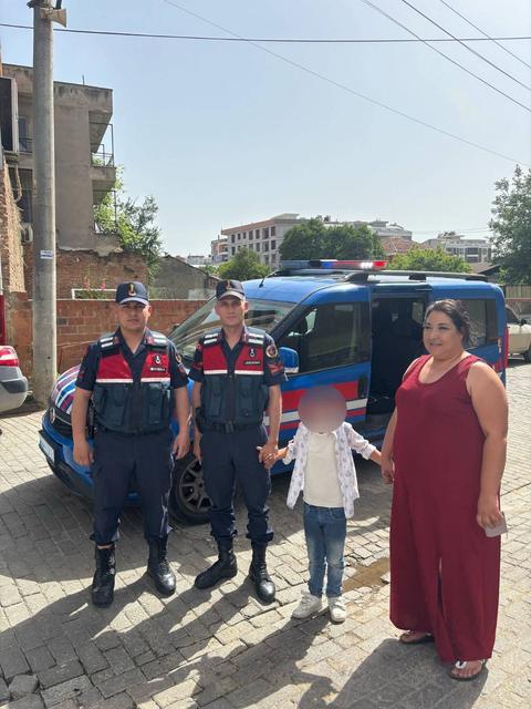Aydın'da düğünde kaybolan çocuğu jandarma kısa sürede buldu