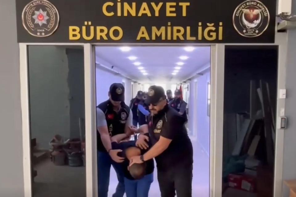 İZMİR'DE KAVGADA 1 KİŞİ AĞIR YARALANDI
