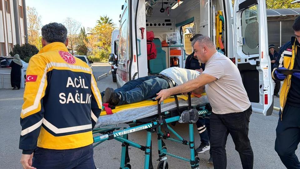 Yolcu minibüsü ile otomobil çarpıştı: Yaralılar var