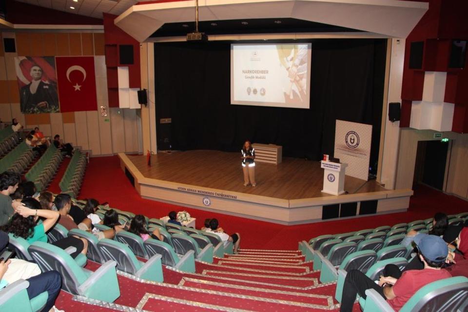 Aydın'da üniversite öğrencilerine iş sağlığı ve güvenliği ile NarkoGençlik eğitimi verildi