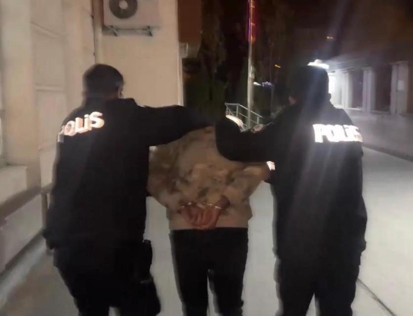 Temizlik için girdiği evdeki ziynet eşyalarını çaldı