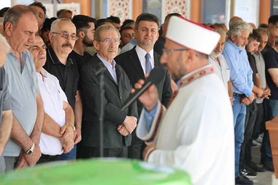 Eski bakan Abdüllatif Şener'in acı günü