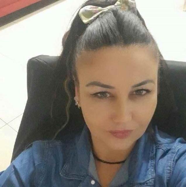 KAHREDEN TESADÜF: 6 YIL ÖNCE ANNESİ PATATES PÜRESİNDEN, KIZI İSE ELMA YERKEN ÖLDÜ YEDİĞİ ELMA NEFES BORUSUNA KAÇAN 45 YAŞINDAKİ GÜVENLİK GÖREVLİSİ KADIN 10 YIL ÖNCE DE OĞLUNU KAZADA KAYBETMİŞ