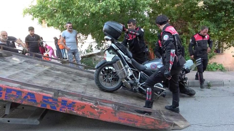 Yunus polisleri kaza yaptı: 2 yaralı