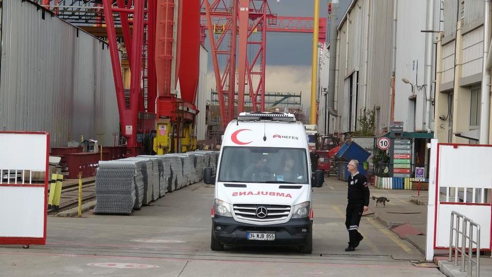 Tersanede iskele çöktü: 2 işçi yaralandı