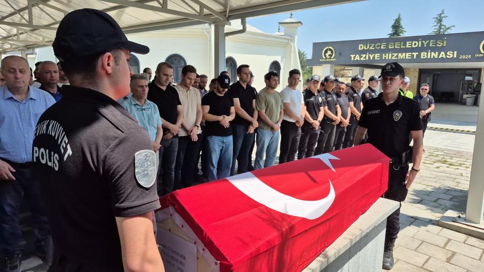 Genç polis memuru evinde hayatını kaybetti