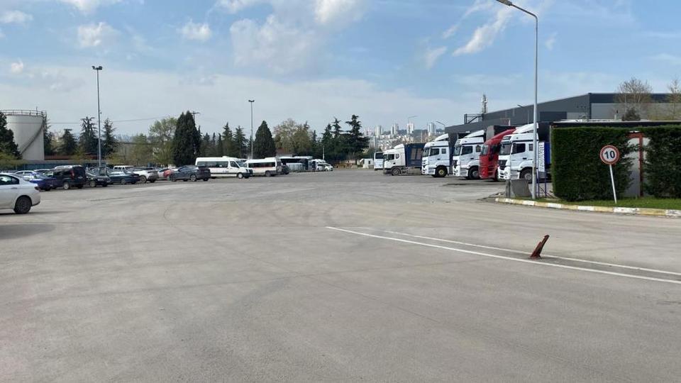 Lastik fabrikasında makineye sıkışan işçi hayatını kaybetti