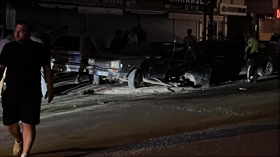 KONYA'DA OTOMOBİLLER ÇARPIŞTI: 6 YARALI İKİ OTOMOBİLİN ÇARPIŞTIĞI KAZA GÜVENLİK KAMERASINA YANSIDI