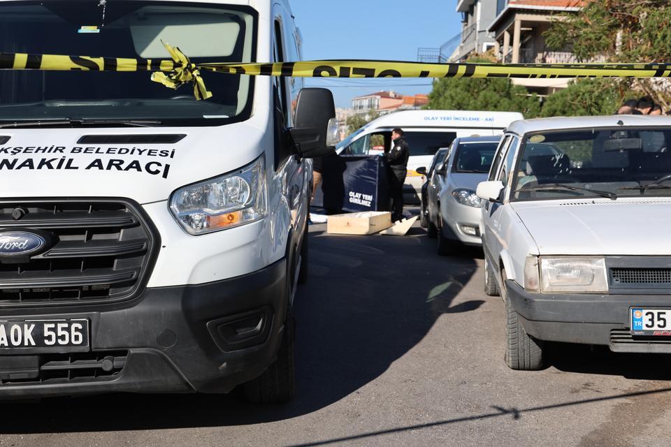 İZMİR'DE KORKUNÇ OLAY: EŞİNİ YARALADI, ÇOCUĞUNU VE KAYINVALİDESİNİ ÖLDÜRÜP İNTİHAR ETTİ