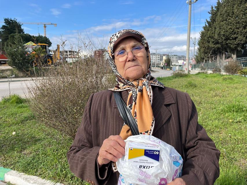 SATTIĞI BAHÇESİNDEKİ KONTEYNIRINI GERİ ALDI, 88 YAŞINDA CEZAEVİNE GİRDİ 80 YAŞINDAKİ KADIN; EŞİNİ BİR TORBA İLAÇLA CEZAEVİNE UĞURLADI