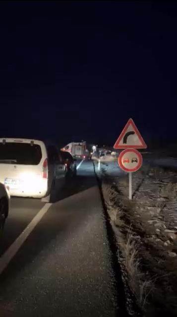 Otomobil ile hafif ticari araç çarpıştı: 3 ölü, 2 yaralı