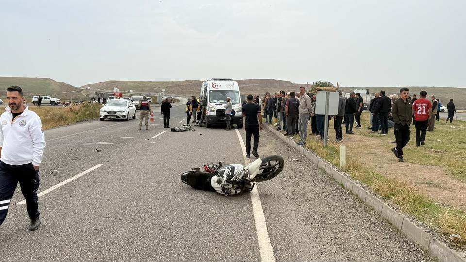 Minibüs ile motosiklet çarpıştı: 1 ölü