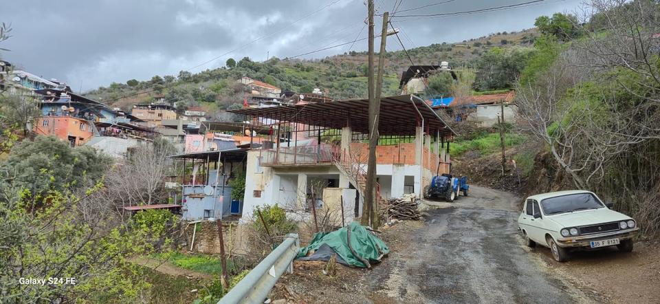 Aydın’da sağanak yağışlar sonrası heyelan oluştu