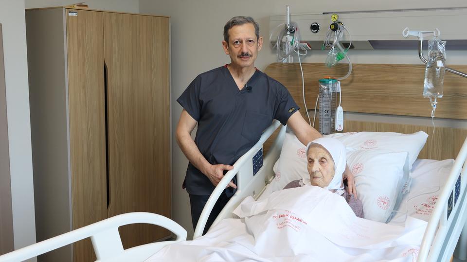 104 yaşındaki hasta, kalp ameliyatıyla sağlığına kavuştu