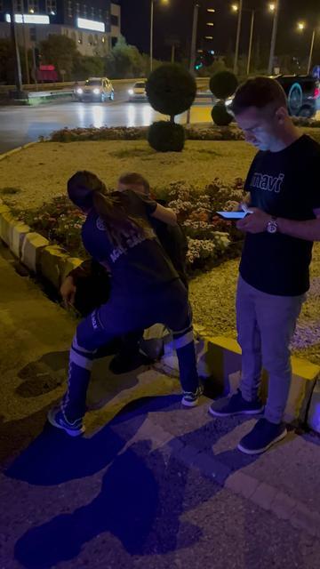 İki araçta bulunan dört yaralıya ilk müdahale olay yerinde yapıldı.
