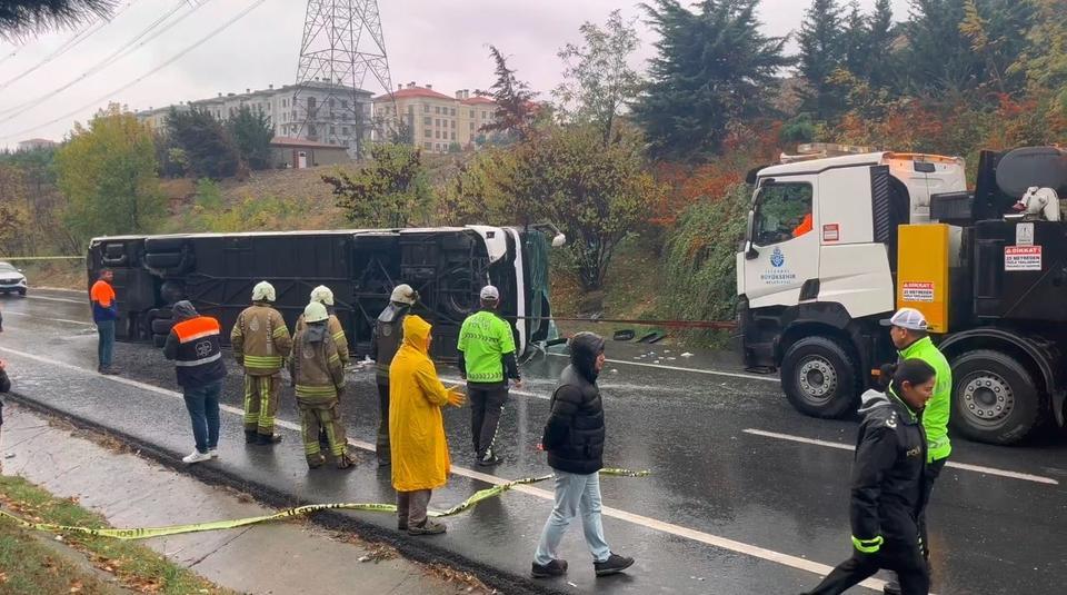 ESENLERDE YAŞANAN FECİ KAZANIN ARDINDAN YOL TEKRARDAN TRAFİĞE AÇILDI