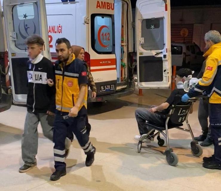 Yan bakma kavgası: 2 yaralı