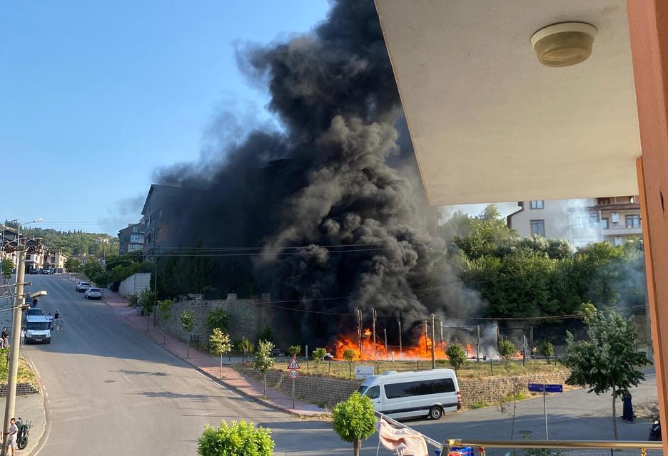 Çocuk parkı alev topuna döndü
