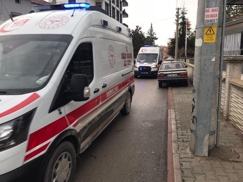 Pazarda taşlı-sopalı kavga: 5 yaralı