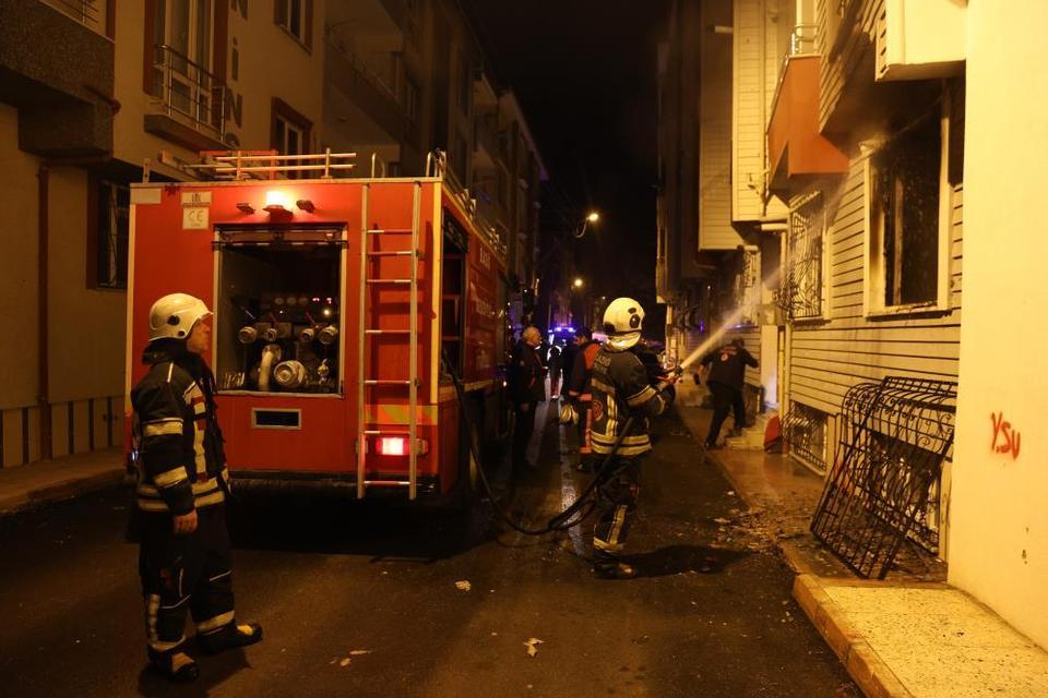 5 katlı evde yangın