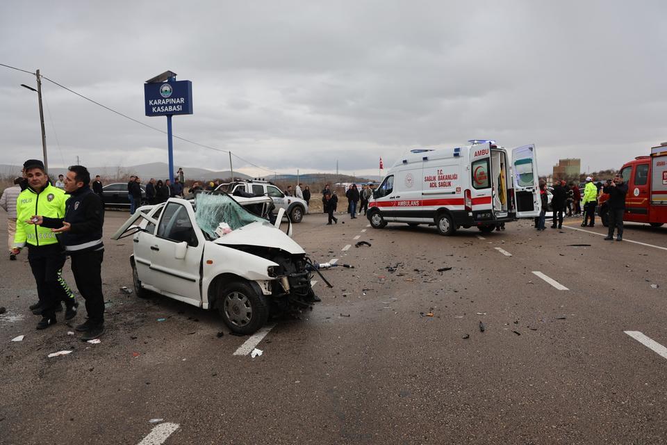 Zincirleme trafik kazası: 2 ölü, 7 yaralı
