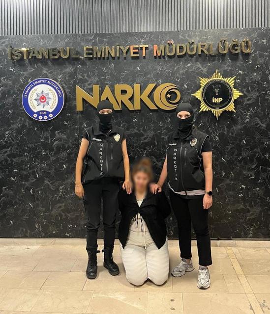 Uluslararası çapta kırmızı bültenle aranan uyuşturucu kaçakçısı kadın yakalandı
