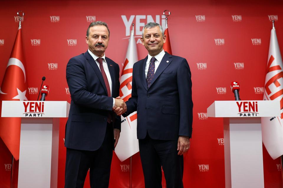 ÖZGÜR ÖZEL: "MANSUR YAVAŞ'IN VE BELEDİYE BAŞKANI ARKADAŞLARIMIZIN ALACAKLARI HER TÜRLÜ KARARA SAYGILIYIZ"