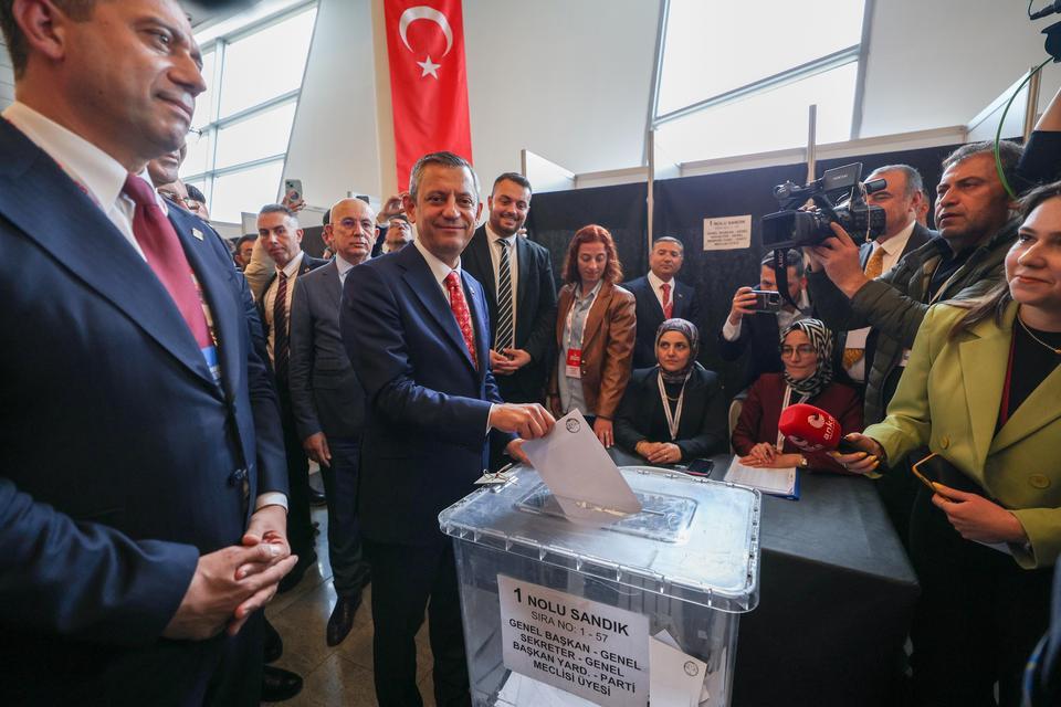 CHP Lideri Özel: "Gençlerin umudu için buradayız"