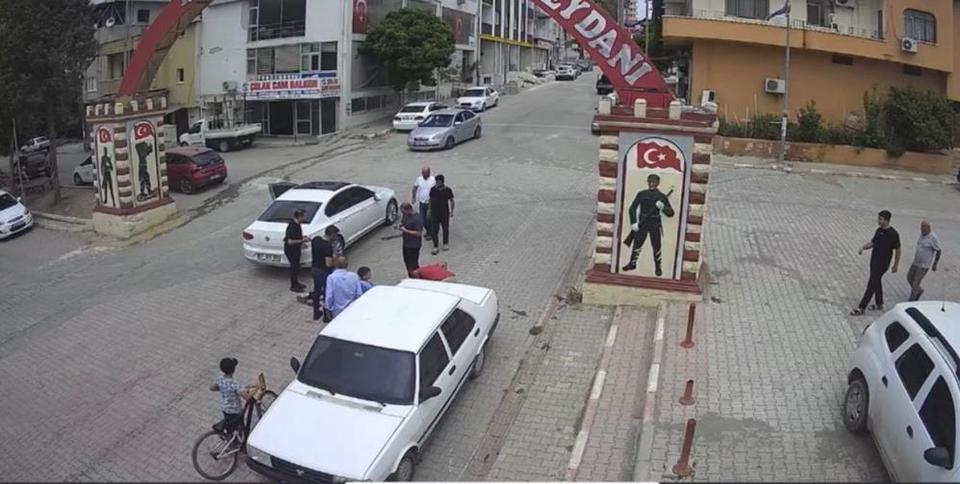 Otomobil görme engelli vatandaşa çarptı