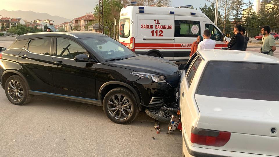 Cipin çarptığı motosikletin sürücüsü canını son anda kurtardı
