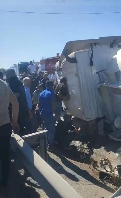 MARDİN'DE AKARYAKIT TANKERİ DEVRİLDİ: 1 ÖLÜ, 1 YARALI