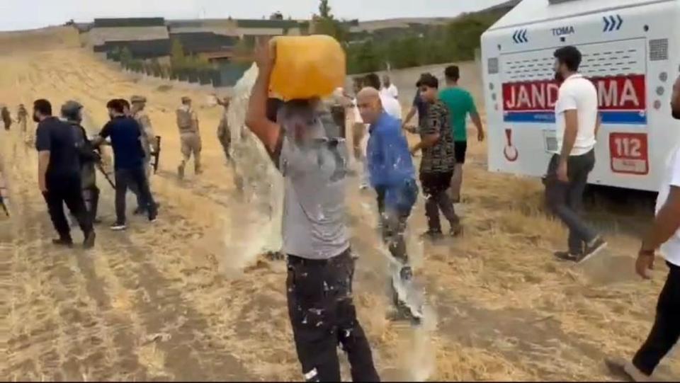 Yapıları yıkıldı, aileler kendini yakmaya çalıştı