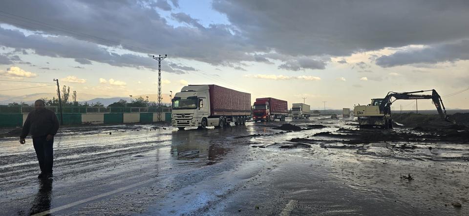 Sel hayatı olumsuz etkiledi