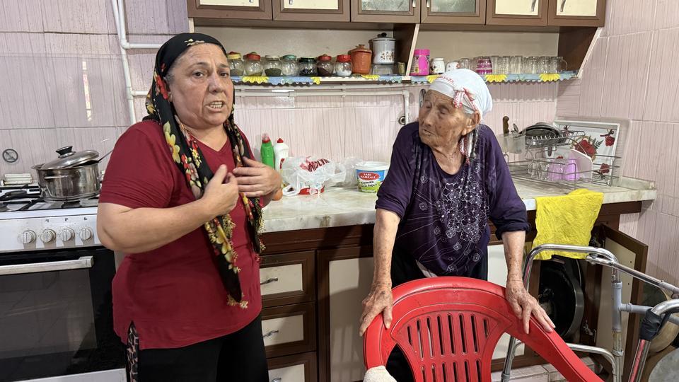 MİLYONLUK MİRAS KAVGASINDA ANNE-KIZ YÜZLEŞTİ: ELİNİ ÖPTÜ, 'BEN YAPMADIM' DEDİ 95 YAŞINDAKİ ANNESİYLE BARIŞAN ELMAS ERDEM: "BÜTÜN PARAYI YEĞENİM HARCADI"