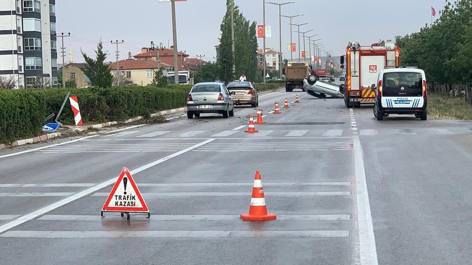 KARAMAN'DA OTOMOBİL TAKLA ATTI: 2'Sİ ÇOCUK 4 YARALI